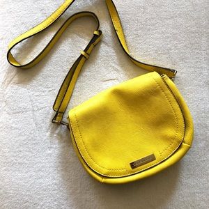 Liz Claiborne cross body bag in a beautiful yellow
